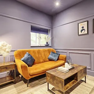 opulent-abode-stunning-one-bedroom-flat-southend-stays.cambridgehotelsuk.com/