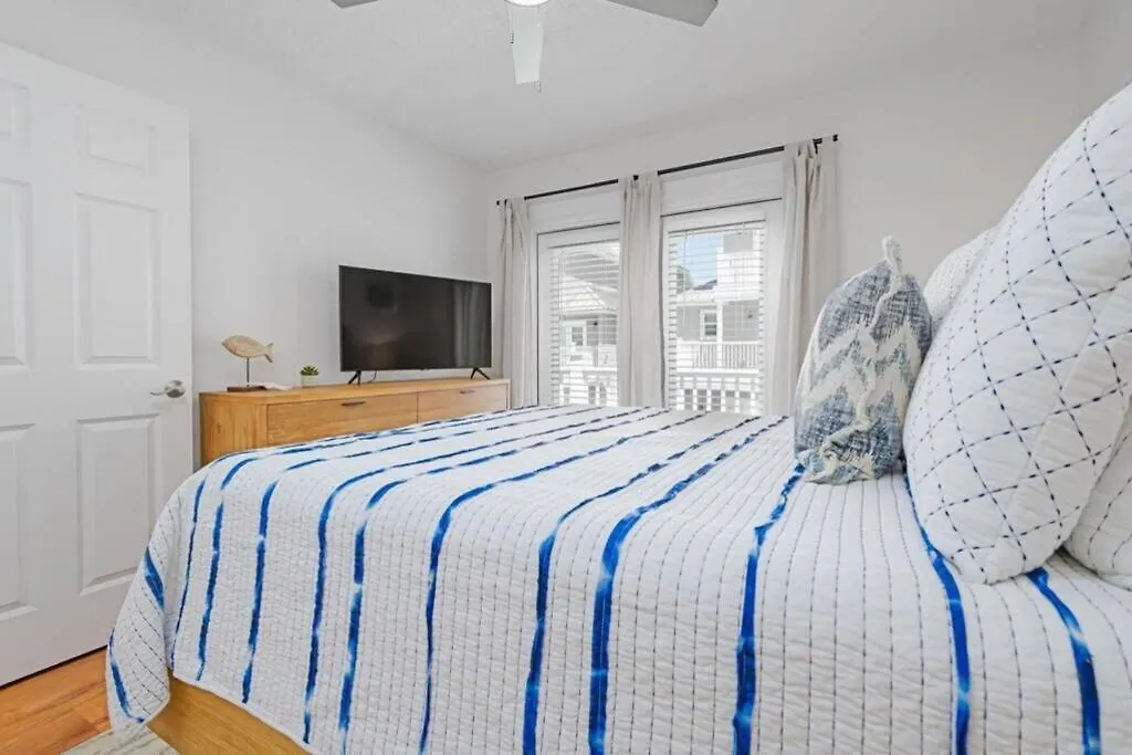 * Sugar Sands * Steps To Beach * Pool * Balconies * Panama City Beach