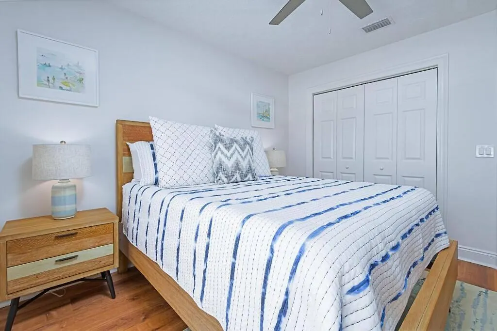 Holiday home * Sugar Sands * Steps To Beach * Pool * Balconies * Panama City Beach