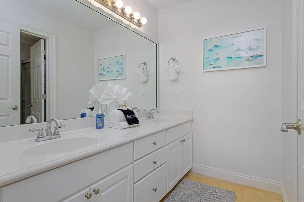 * Sugar Sands * Steps To Beach * Pool * Balconies * Panama City Beach Holiday home