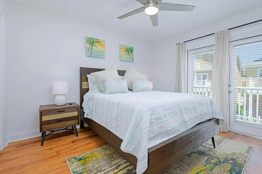 Holiday home * Sugar Sands * Steps To Beach * Pool * Balconies * Panama City Beach