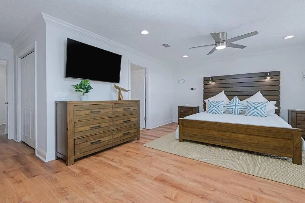 * Sugar Sands * Steps To Beach * Pool * Balconies * Panama City Beach Holiday home