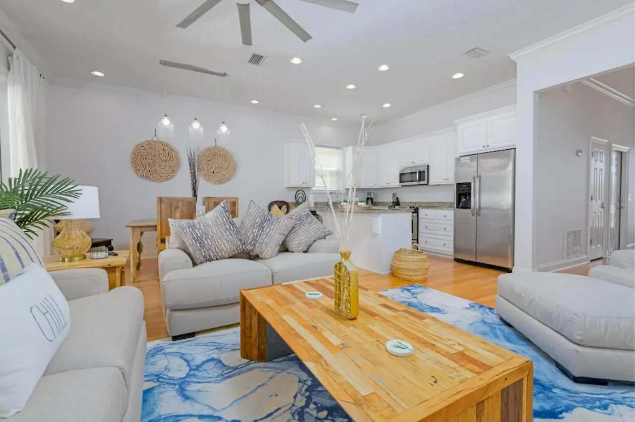 * Sugar Sands * Steps To Beach * Pool * Balconies * location