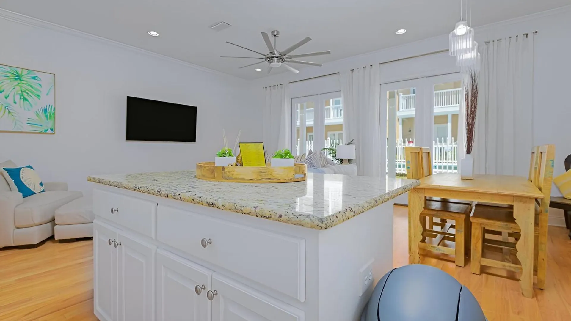 * Sugar Sands * Steps To Beach * Pool * Balconies * Panama City Beach 0*,